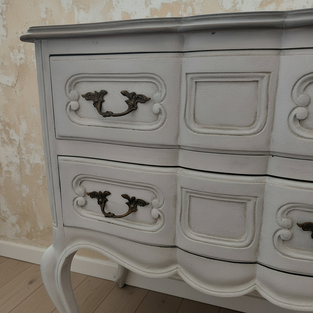 Comò a due cassetti in stile provenzale con patina antica dipinto a mano - Cantuccio