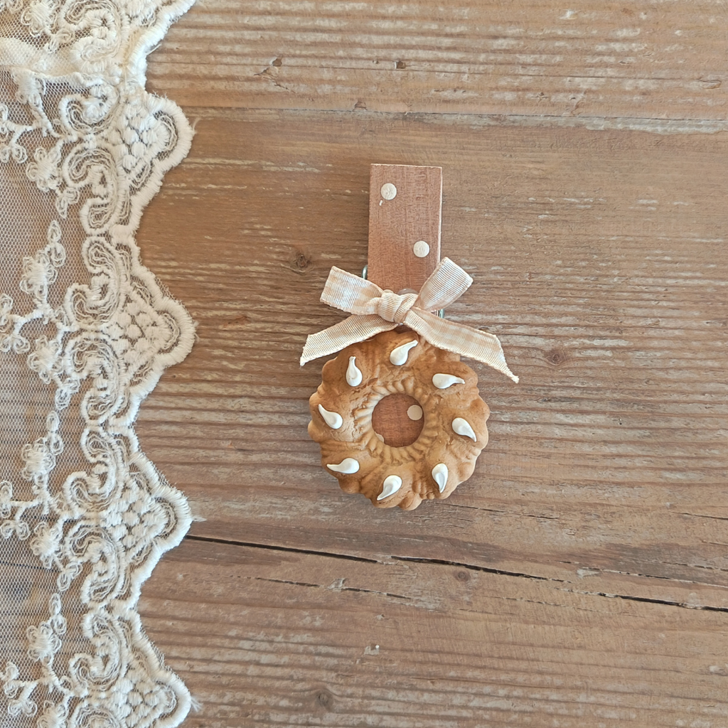 Handmade ceramic biscuit-decorated peg for package closure - 10x5cm