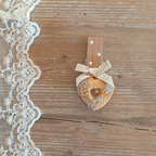 Handmade ceramic biscuit-decorated peg - Dusted heart