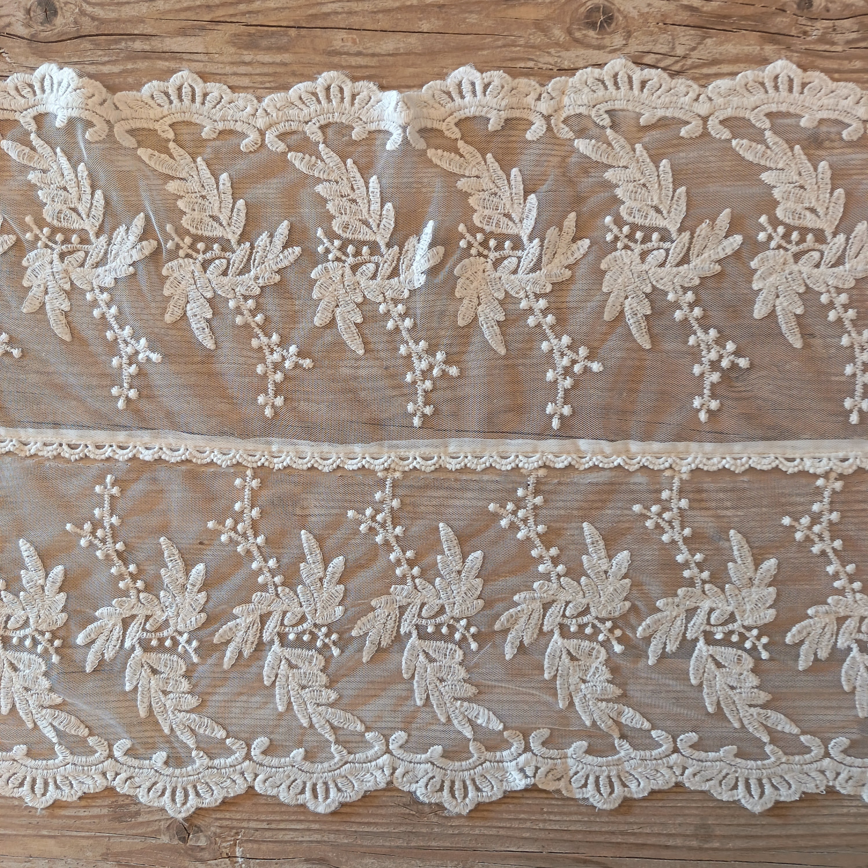 Runner da tavola in pizzo ricamato panna - Blanc Mariclò