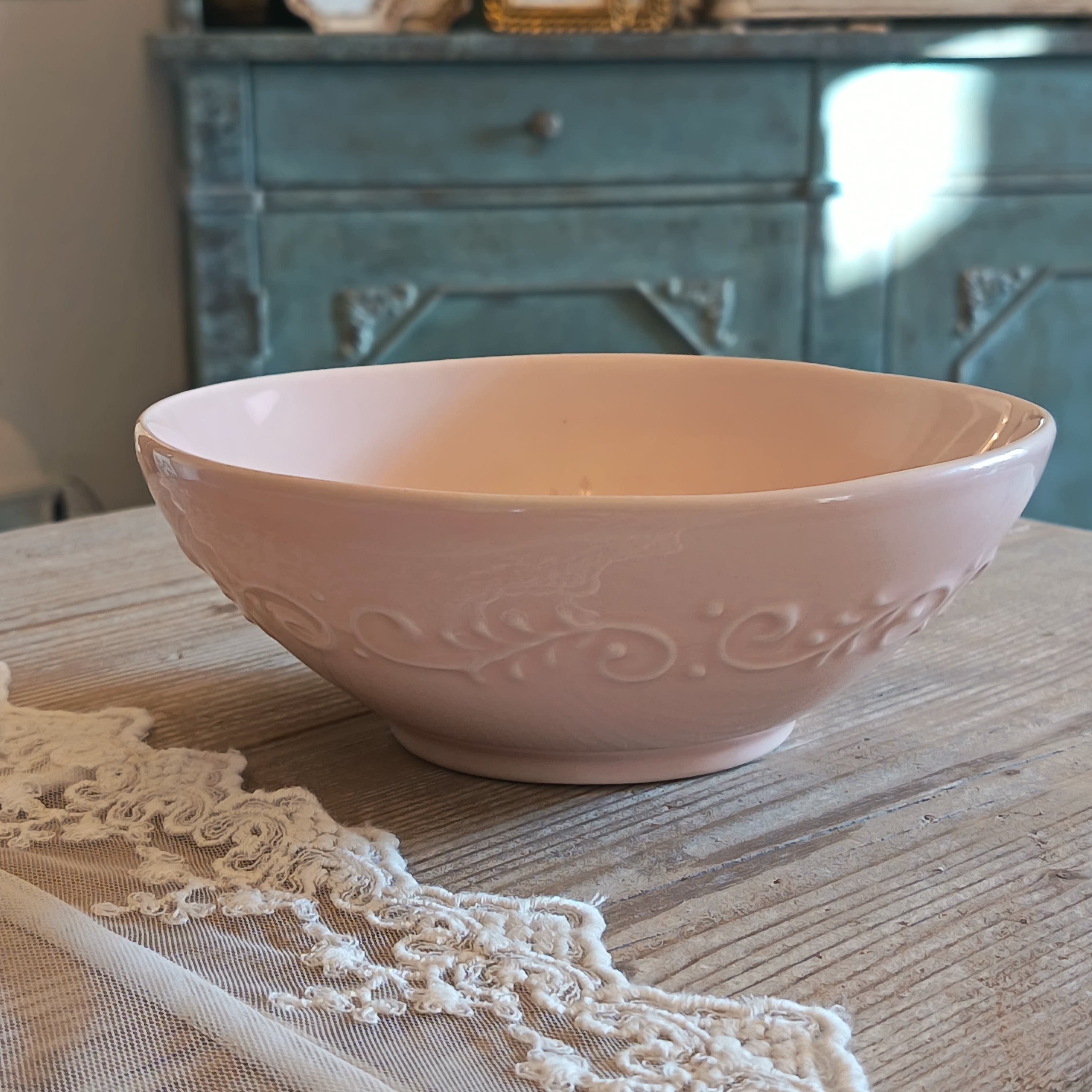 Set of 2 pink bowls with decorations