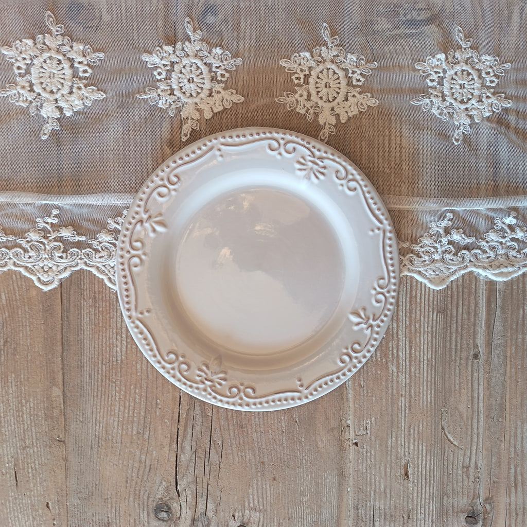 18-piece "Belle Epoque" dinner set: 6 soup plates, 6 dinner plates, 6 dessert plates, and fabric clouds.