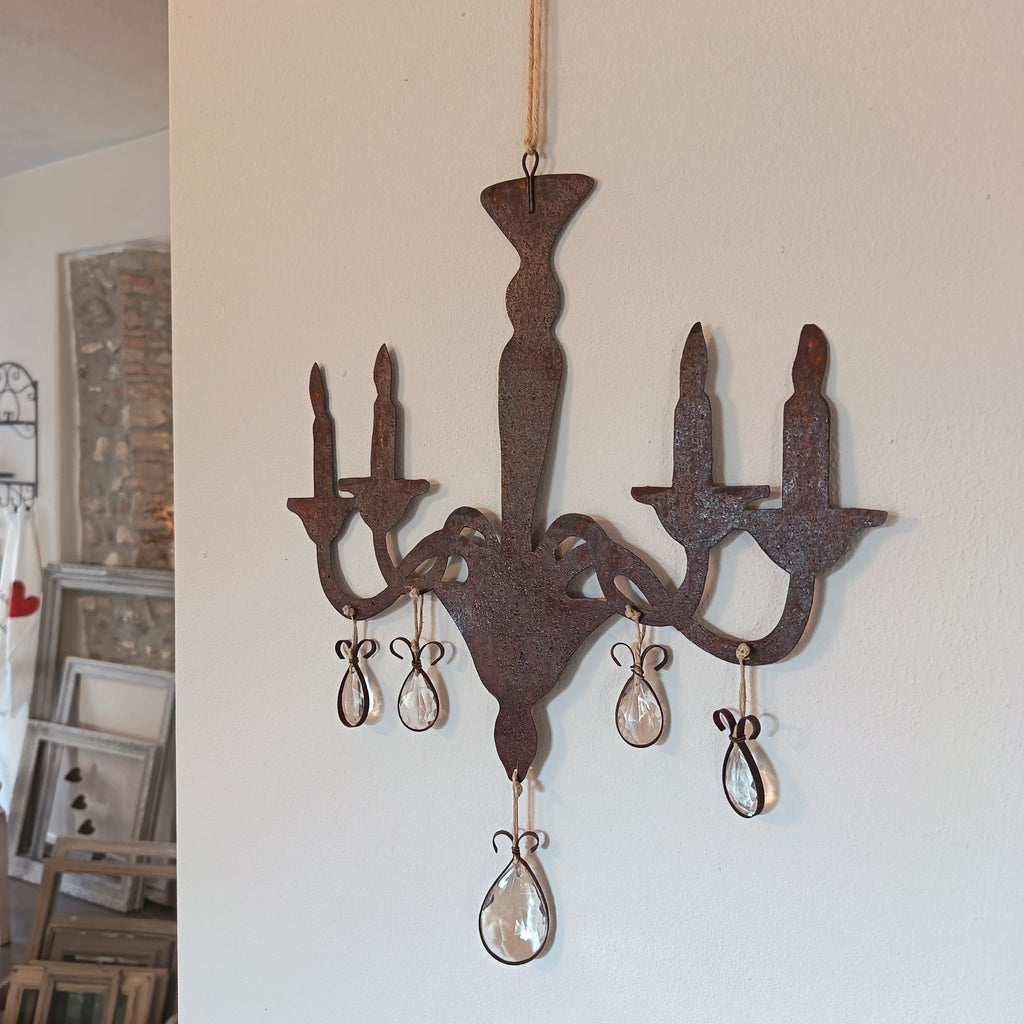 Lampadario in ferro arrugginito con cristalli da appendere