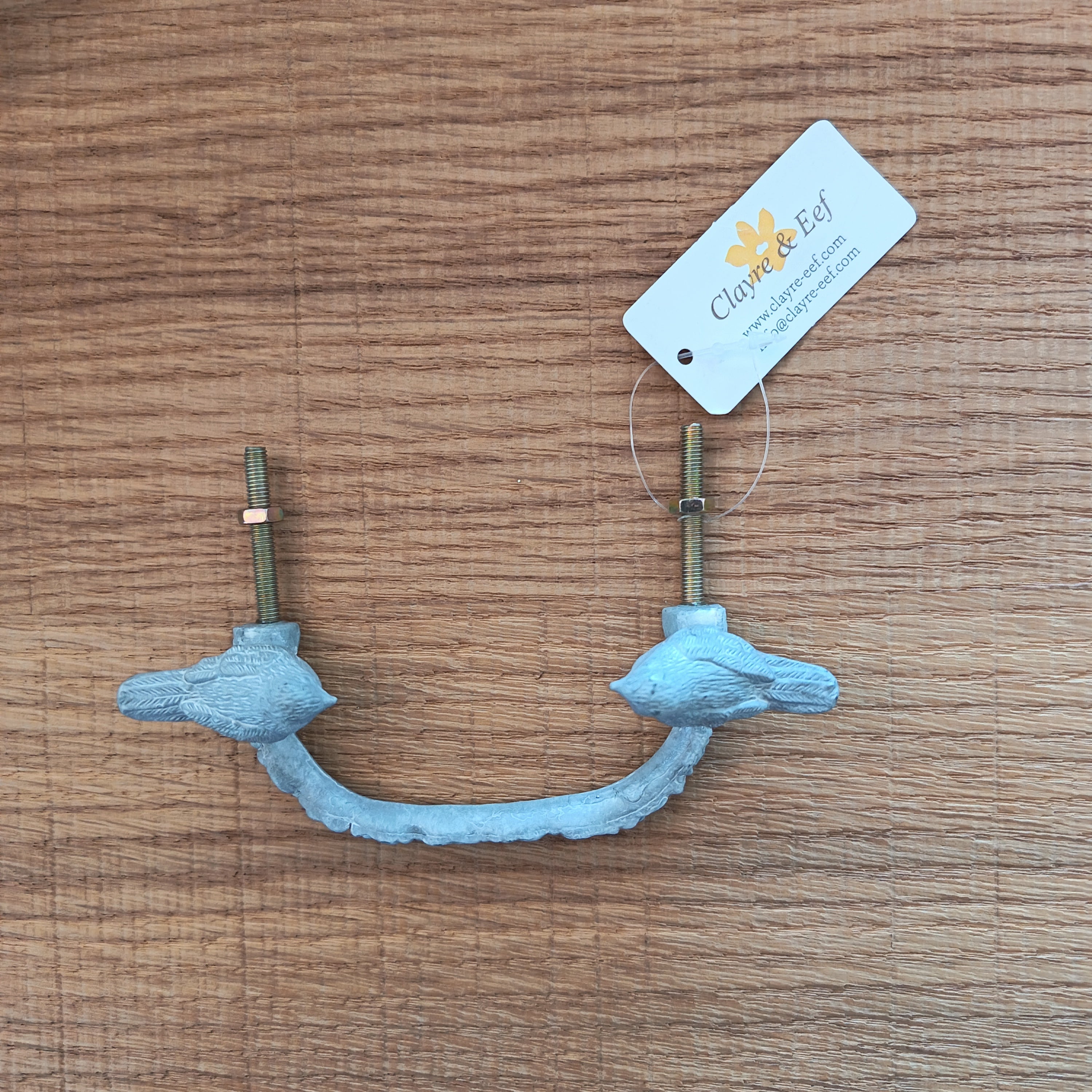 Maniglia antica con fiorellini e uccellini grigia per mobili