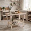 Tavolino con due ripiani beige dipinto a mano e rotelline