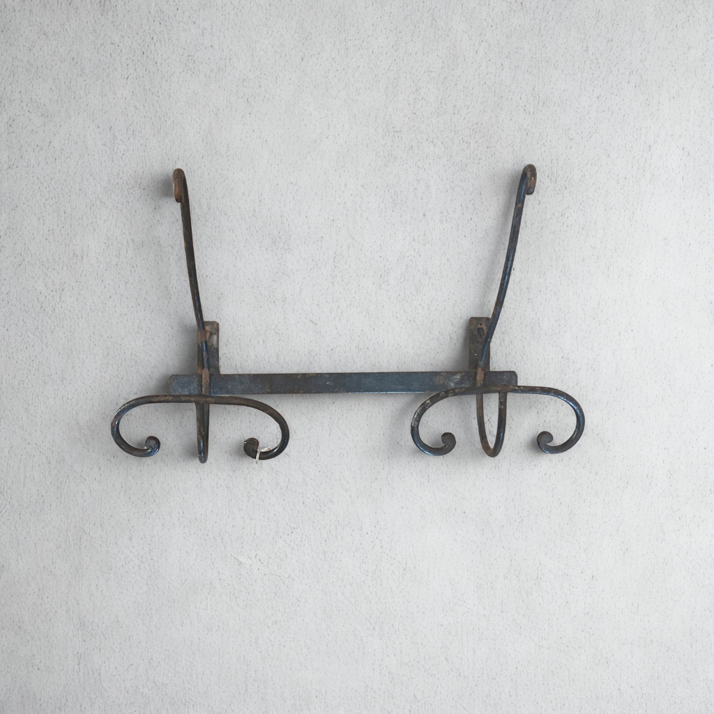 Appendiabiti di ferro antico